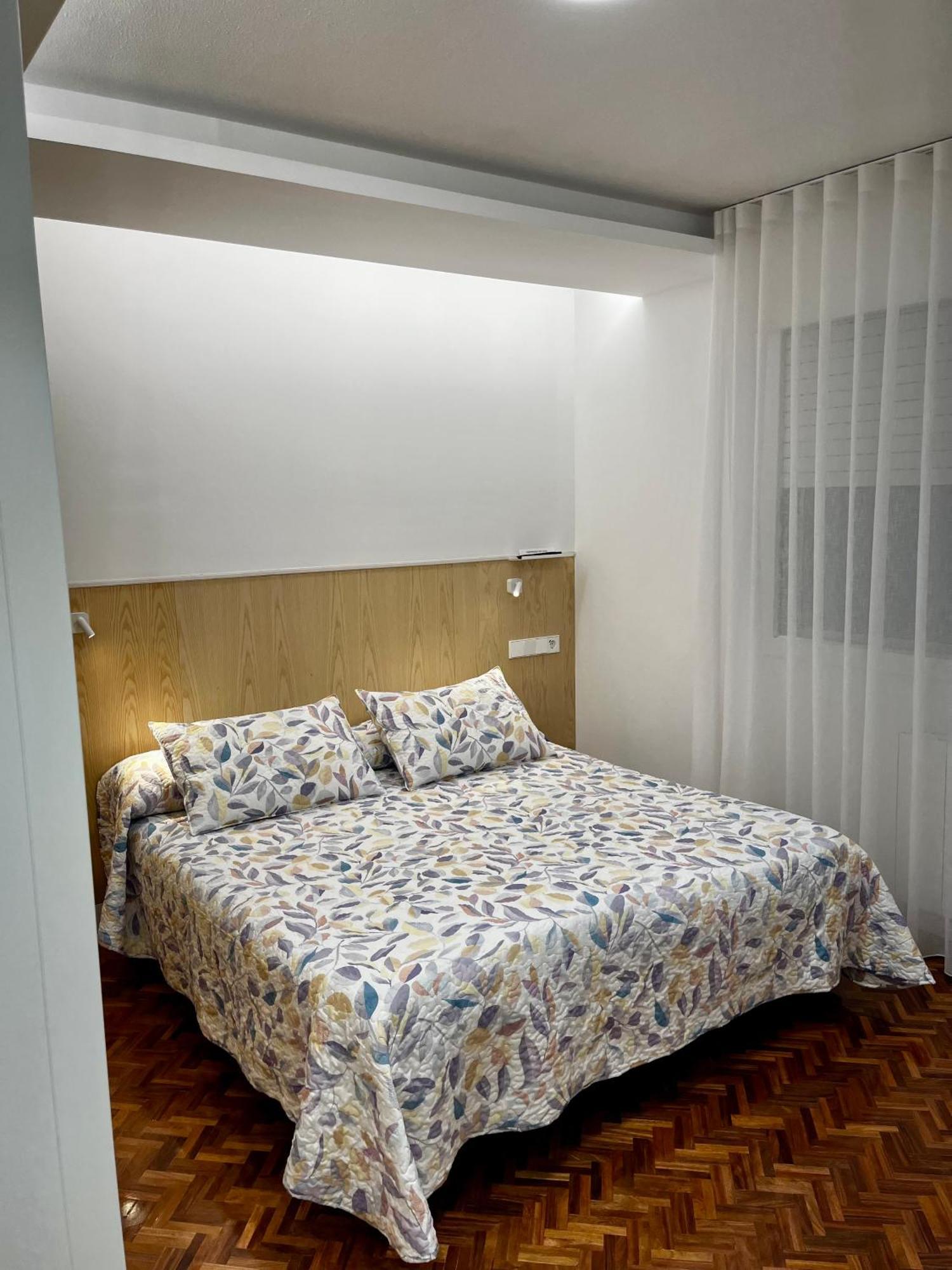 Hostal Charo II Santiago de Compostela Dış mekan fotoğraf